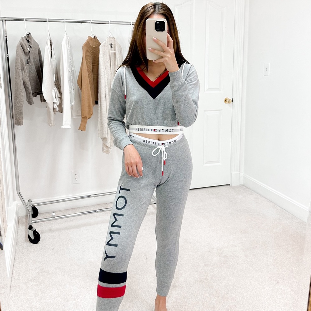 Tommy Hilfiger x Urban Outfitters Logo Cropped Hoodie in Grey